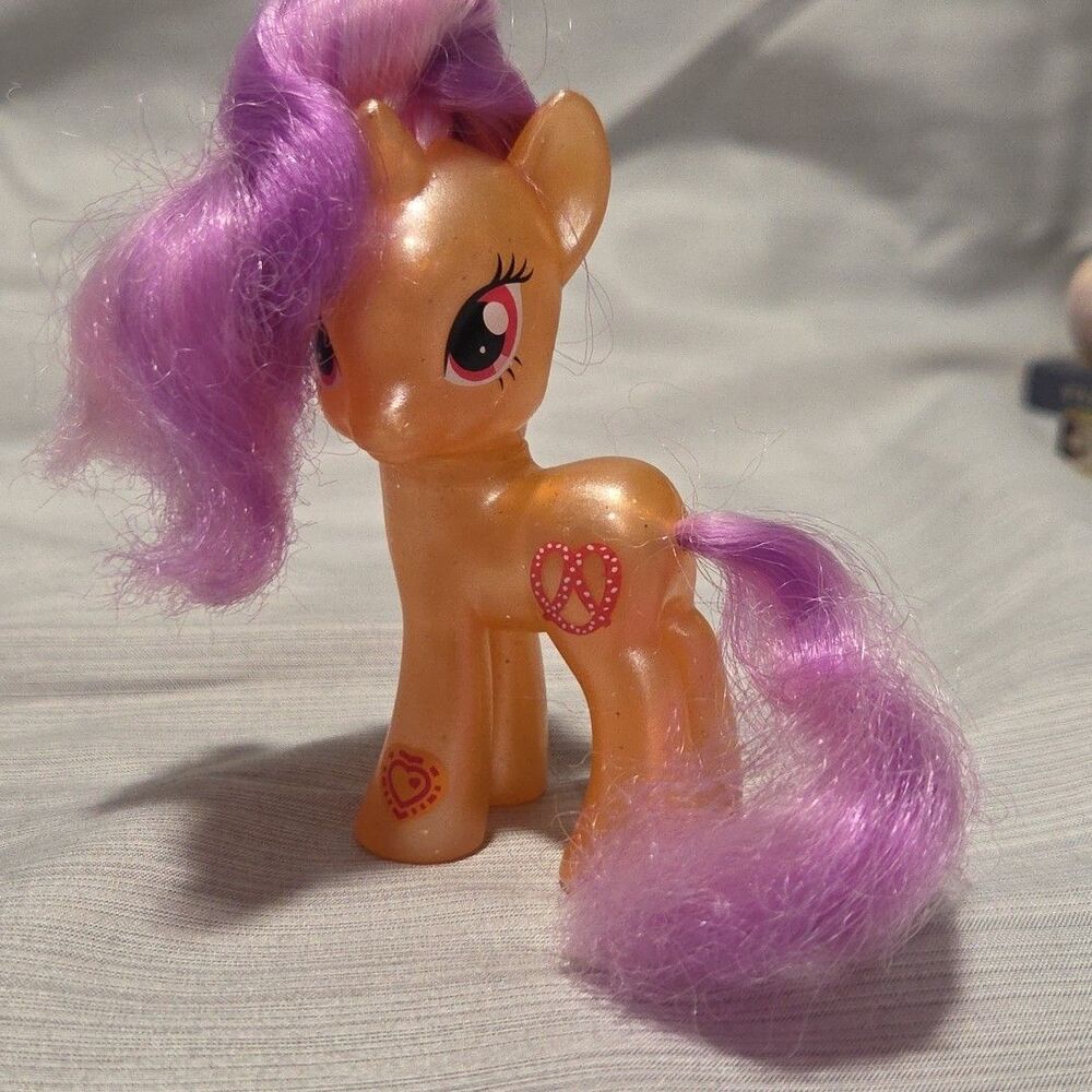 HASBRO 2010 My Little Pony Pearlescent Pretzel